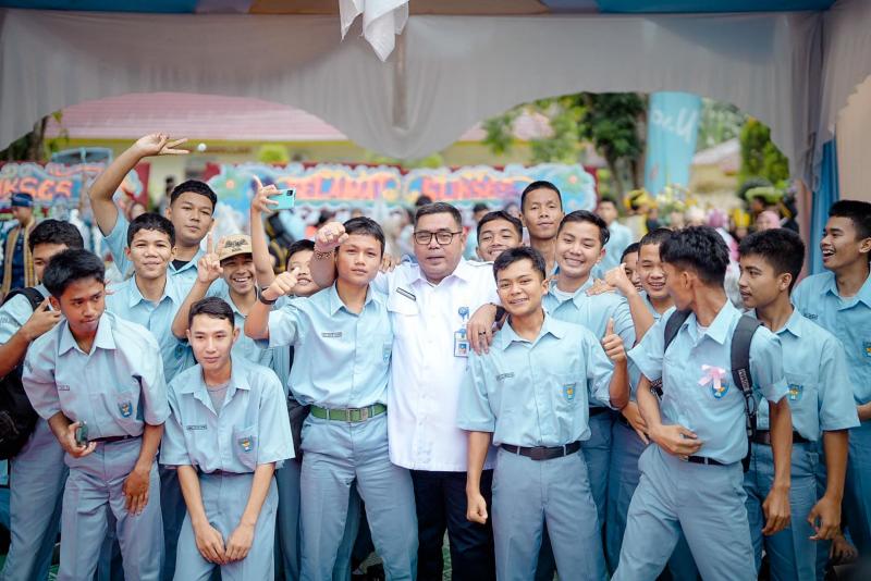 Hut SMAN 3 Pekanbaru, Plt Kadisdik Riau: Berikan Layanan Pendidikan yang Bermutu