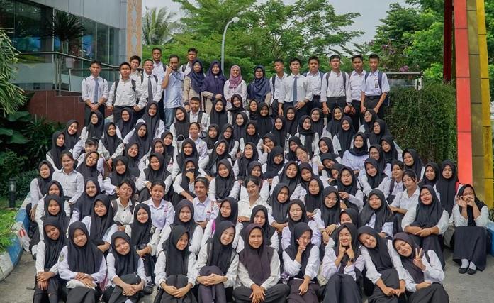 Pelajari Manajemen Bisnis, Siswa SMKN 1 Pekabaru Kunjungi Perusahaan Media