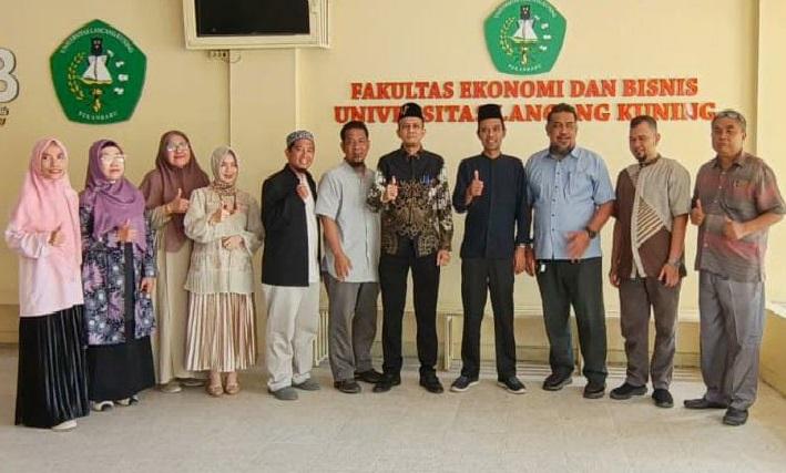 FEB Unilak Sambut Hangat Kunjungan Ustad Abdul Somad (UAS)