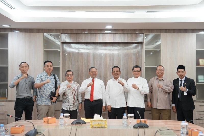 Soal Kualitas SDM, Gubri Ajak Asosiasi Dosen Riau Wujudkan Program Satu Rumah Satu Sarjana