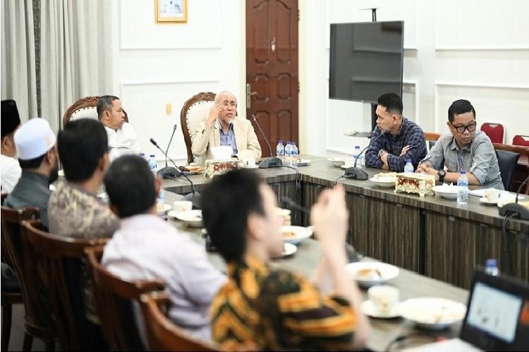 Gubri dan Jajaran Disdik Riau Diskusikan AI Bersama Prof Jaswar Koto