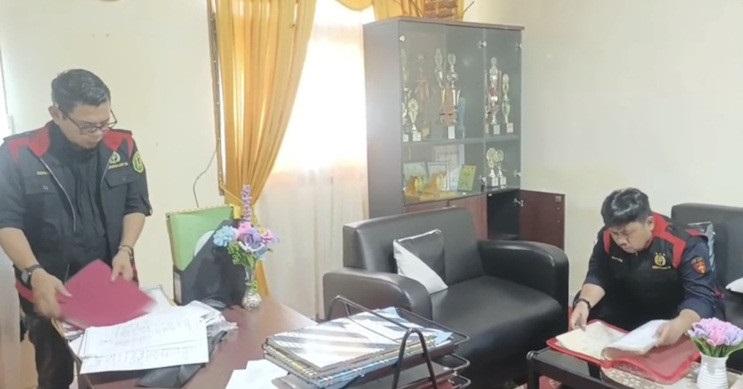 Penyidikan Dugaan Korupsi Dana BOS Berlanjut, Kejari Geledah Ruang Kepsek SMAN 1 Ujung Batu Rohul