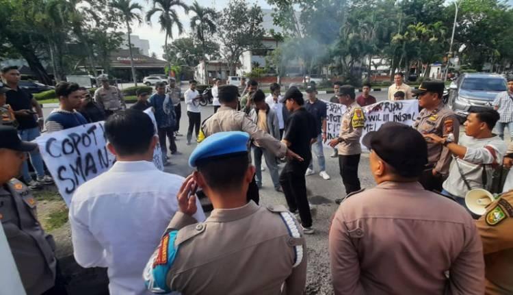 Unjuk Rasa di Disdik Riau, Mahasiswa Desak Usut Dugaan Pungli SMA di Kampar