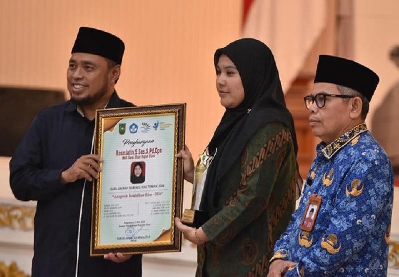 Baznas Riau Beri Dana Pembinaan untuk Guru dan Siswa Berprestasi