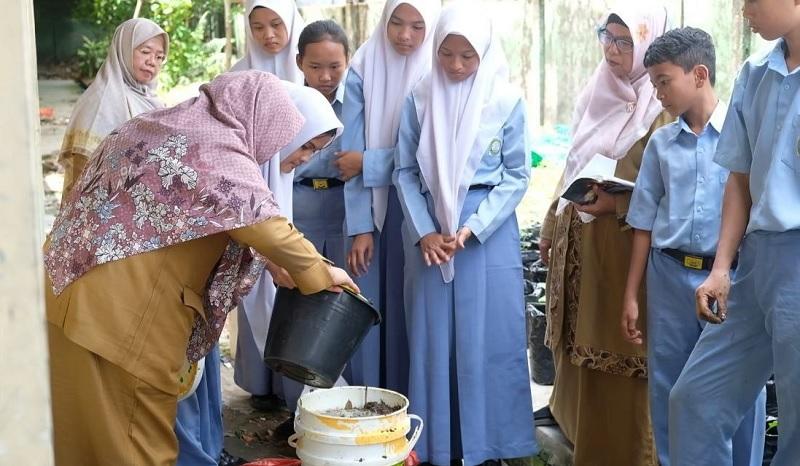 SMPN 20 Pekanbaru Jadi Teladan Sekolah Ramah Lingkungan Lewat Program Green School
