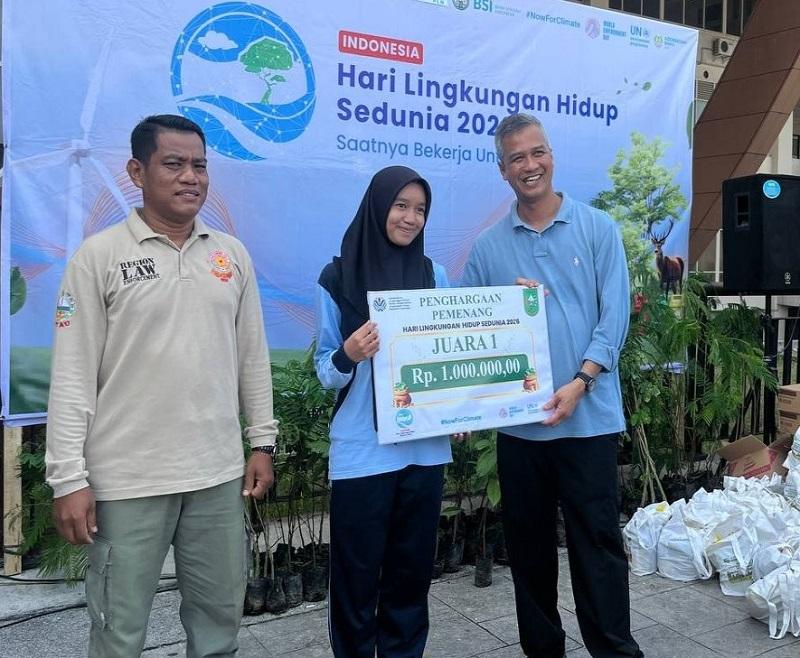 Di Momen Hari Lingkungan Hidup 2026, SMAN 12 Pekanbaru Jadi Pemenang Pengumpulan Sampah Terbanyak