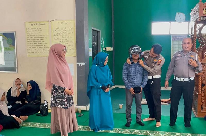 Satlantas Polres Kampar Datangi Pesantren Tarbiyah Islamiyah, Edukasi Tertib Lalu Lintas