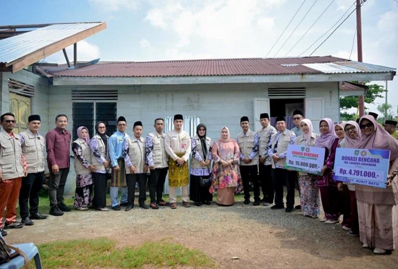 Baznas dan Bupati Bengkalis Serahkan Bantuan ke Sekolah yang Rusak Akibat Puting Beliung