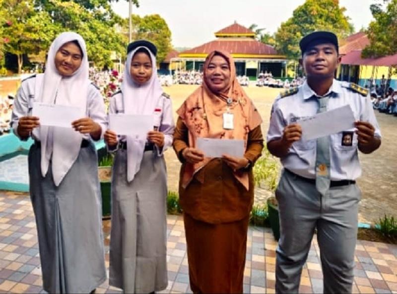 Tiga Siswa SMAN 2 Pangkalan Kerinci Berprestasi di FLS3N Riau, Dua Wakili Provinsi ke Nasional