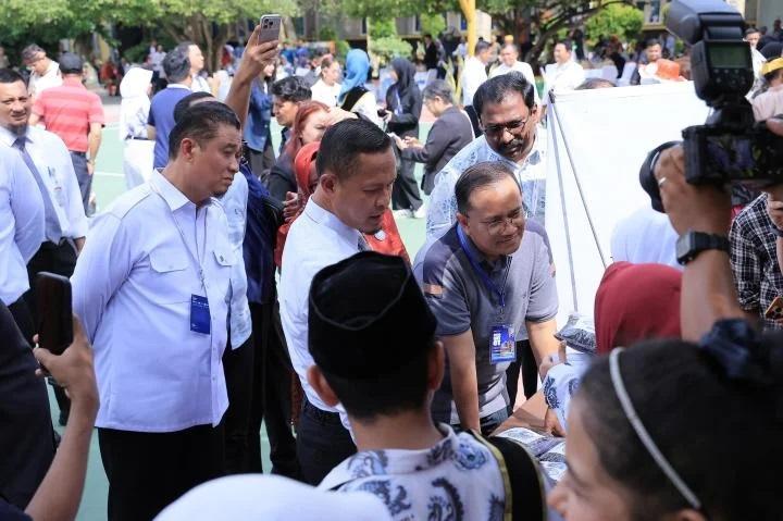 Terapkan Sekolah Hijau Percontohan Nasional, Walikota Agung Ajak Peserta GCMC ke SMPN 4 Pekanbaru
