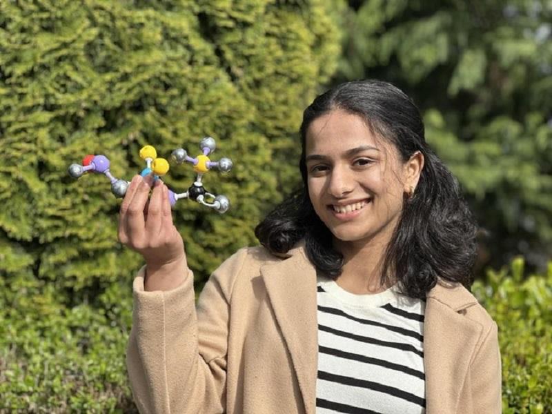 Keren! Siswi SMA Ini Ciptakan Plastik yang Bisa Mengurai Mikroplastik