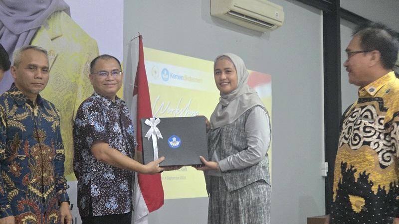 100 Kepsek SMA, SMK, dan SMP Negeri dan Swasta se-Rokan Hilir Dapatkan Bimtek Revitalisasi Sekolah