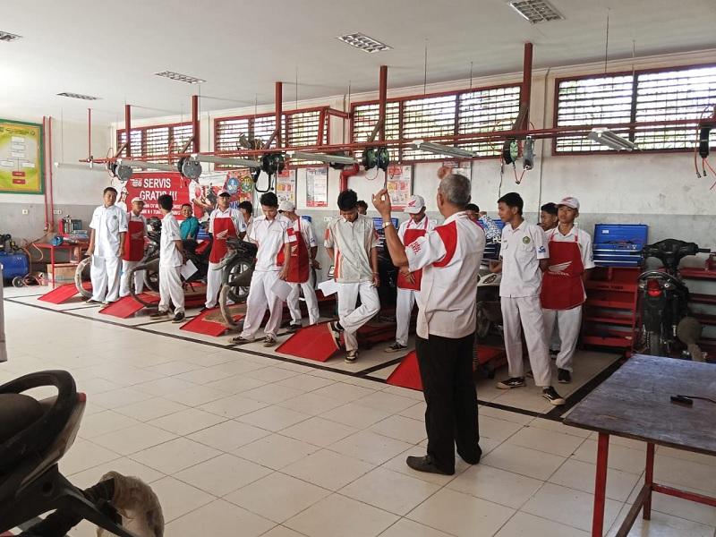 Lima SMK Binaan Paling Aktif Diapresiasi, Capella Honda AHASS Gelar Goes to School