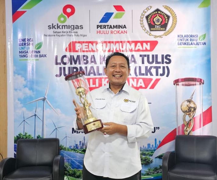 Disaksikan 50 Pemimpin Redaksi, Fithriady Syam Raih Penghargaan LKTJ Raja Ali Kelana 2026