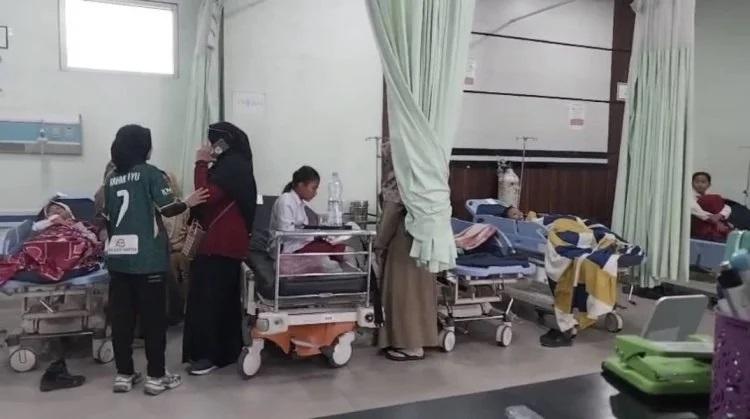 Orang Tua Siswa Cemaskan Anaknya di SDN 44 Karya Indah yang Diduga Keracunan MBG