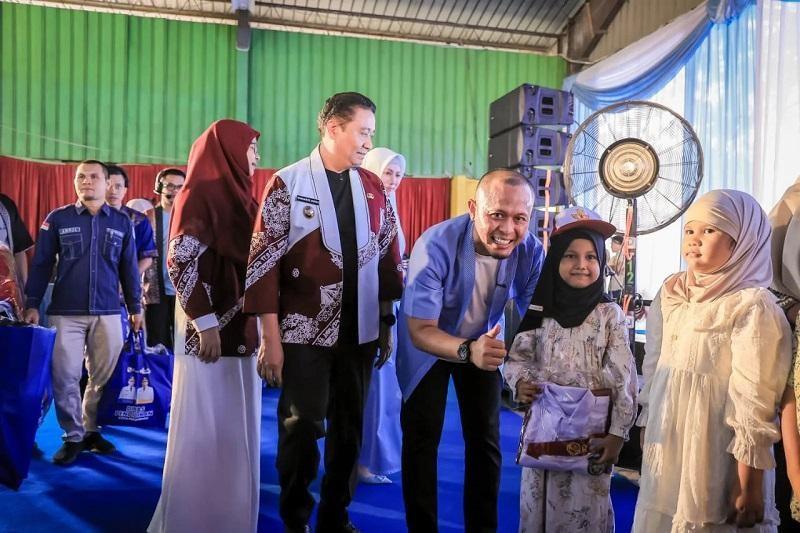 Terwujud, Walikota Bagikan Seragam Sekolah Gratis Siswa SD dan SMP se-Pekanbaru