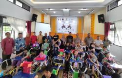 40 Anak Disabilitas Riau Terima Bantuan Kursi Roda Adaptif dari Australia