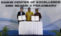 Perkuat Pendidikan Vokasi, SMKN 2 Pekanbaru Jalin Kerjasama DAIKIN Pertama di Sumatera