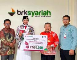 Arifah Terima Biaya Pendidikan BRK Syariah, Siswa Paskibraka Nasional Asal SMAN 1 Keritang Inhil