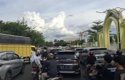Selalu Buat Macet, DPRD Minta Parkir Depan SMAN 1 Pekanbaru Ditertibkan