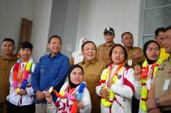 Plt Gubri Sambut Kepulangan Atlet Riau dari Asian Para Games Jepang, Janji Bonus Prestasi Cair 2027
